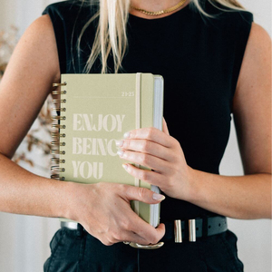 Agenda Académica, Cuaderno Espiral, Planificador Diario y <span class=keywords><strong>Semanal</strong></span>, Tapa Dura Verde Salvia, Diario Motivacional, <span class=keywords><strong>Organizador</strong></span> con Espiral Dorado Rosa - Product Image 1
