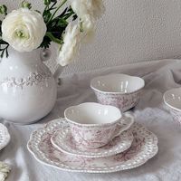 Assiettes creuses en céramique à motif végétal rose de style victorien français, tasses à café et soucoupes, assiettes de service pour dîner et dessert pour mariage
