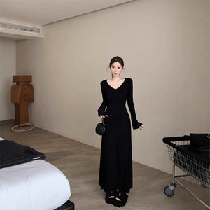 V-neck Flared Sleeve Sweater Dress Women Autumn Winter Long Fit And Flare Solid Color Vintage Style Maxi Dress Natural Waist - Product Image 4