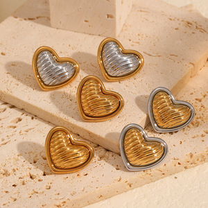 Boucles d'oreilles clous en acier inoxydable en forme de cœur, bicolores or et argent, élégantes et tendance, bijoux cadeau pour femme - Product Image 2