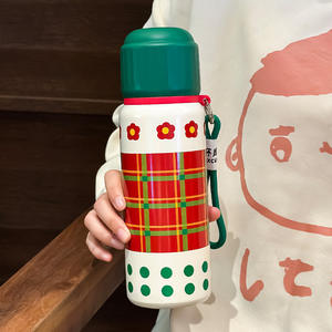 Bouteille d'eau isotherme festive de 550 ml avec 7 styles de Noël, utilisez son couvercle comme un gobelet, et profitez de l'infuseur à thé intégré et de la doublure 316 - Product Image 3