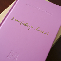 Carnet de gratitude et de manifestation A5 personnalisé avec logo, couverture rigide en lin rose, pour l'amélioration personnelle et la pleine conscience
