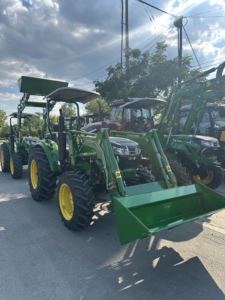 Tracteur agricole 4x4 de 70 CV avec chargeur frontal et godet 4-en-1 – Offre Spéciale - Product Image 2