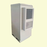 Armoire de télécommunications personnalisable 22U 19 pouces en alliage d'aluminium pour extérieur et intérieur avec échangeur de chaleur monté sur la porte et support de batterie