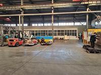 Station de découpe industrielle au jet d'eau Robot 6 axes monté au sol Table de travail ouverte fixe pour le traitement de l'intérieur de l'industrie automobile