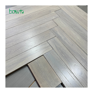 <span class=keywords><strong>Parquet</strong></span> en chevrons brossé blanc de qualité AB, 18 mm, en teck massif chinois, système à rainures et languettes pour usage intérieur - Product Image 1