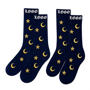 Calzini Gotici con Stampa Luna e Stelle, Logo Personalizzato, Streetwear Divertente in Cotone Bianco e Nero - Product Image 1