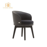 Chaise de salle à manger moderne de luxe, tissu matelassé gris clair, structure en bois massif, housse amovible, meubles uniques pour la maison