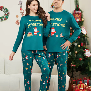 Conjuntos de Pijamas Térmicos de Natal Personalizados em Tamanho Grande Verde com Estampa Baixa para Família - Product Image 1