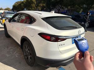 <span class=keywords><strong>Mazda</strong></span> CX-4 <span class=keywords><strong>2022</strong></span>, 2.0L Turbo, SUV Blanco, Transmisión Automática, 24000 km, Cuero Oscuro, R18, Volante a la Izquierda, Dos Tonos, Panorámico - Product Image 5