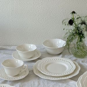 Ensemble d'<span class=keywords><strong>assiettes</strong></span> élégantes en céramique blanche style dentelle avec bord ajouré pour mariages, événements et fêtes - Minimum - Product Image 6