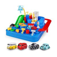 QS Jouet éducatif pour enfants unisexe, train en plastique avec rails, parking, piste de sauvetage urbain et 2 voitures de course, jeu d'aventure