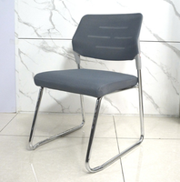 Réunion de bureau bon marché formation informatique maille de jambe en métal peut être empilé et chaise de bureau personnalisée