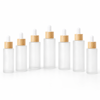 Vente en gros de flacons compte-gouttes en verre givré de 20 à 100 ml avec bouchon en bambou pour sérum facial, huile essentielle, emballage de produits de soin de la peau