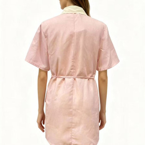 Camisa Casual de Oficina de Manga Corta para Mujer en Combinación de Colores Rosa y Amarillo con Estampados Florales en los Laterales - Product Image 3