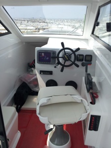 Grandsea -950, Bote de Pesca de 9.6m con Consola Central de Fibra de Vidrio y Motor - Product Image 2
