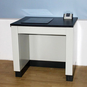 Tables anti-vibrations pour laboratoires <span class=keywords><strong>de</strong></span> chimie et <span class=keywords><strong>de</strong></span> biologie médicale, avec plans <span class=keywords><strong>de</strong></span> <span class=keywords><strong>travail</strong></span> en granit/marbre, pour une équilibre optimal sans vibrations - Product Image 1