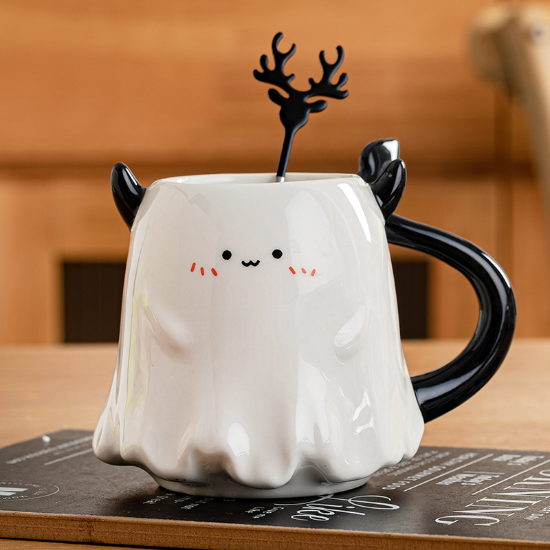 Black little devil-cup + antler spoon
