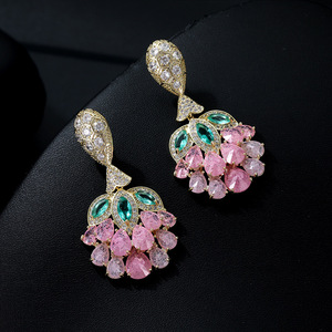 Boucles d'oreilles tendance <span class=keywords><strong>de</strong></span> luxe en zircon cubique coloré, motif feuille verte, ananas exagéré, pour femme - Product Image 2