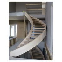 Escalier courbe préfabriqué pour unités duplex de luxe, reliant les espaces de vie avec harmonie
