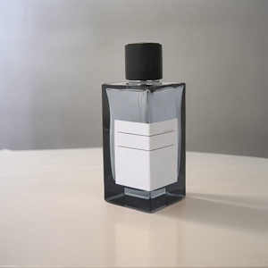 Bouteille de parfum en verre noir vintage rectangulaire de 50ml couvercle en plastique portable vide de <span class=keywords><strong>30ml</strong></span> 100ml carré cosmétique sérigraphie par pulvérisation - Product Image 3