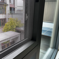 Fenêtre en aluminium, vitrage isolant, fenêtre à ouverture basculante et à rotation, double fonction, volet persiennes pour projets résidentiels et commerciaux modernes