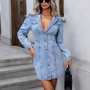 เดรสยีนส์ลำลองสไตล์สตรีทแวร์สำหรับผู้หญิง ดีไซน์สวยเก๋น่ารัก ความยาวปานกลาง ตกแต่งด้วยเทคนิคการฟอกสี ติดกระดุม - Product Image 1