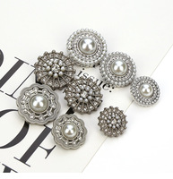 Petits boutons de perles parfumés à la mode Boutons en métal incrustés de diamants Chemise Costume Manteau Coupe-vent Perles Divers Articles
