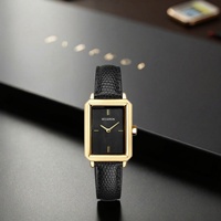 Montre pour femme en acier inoxydable, magnifiquement conçue, avec étiquette personnalisée élégante, design intemporel avec zircone cubique, montre de luxe au design classique