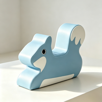 Balançoire souple personnalisée OEM en forme d'écureuil, jouet animalier en PVC pour tout-petits, équipement de jeu souple pour aire de jeux intérieure, maison, école, centre commercial