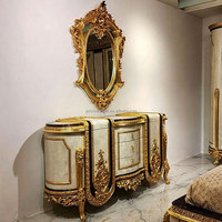 Lit en bois sculpté de style royal, finition dorée baroque, style victorien orné, cadre en bouleau massif, chambre principale