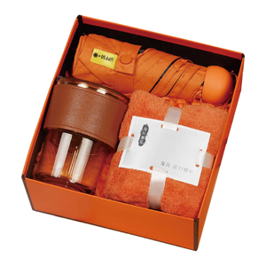 Ensemble cadeau souvenir unique pour femmes pour le Nouvel An, un anniversaire, un mariage, Noël, une promotion au bureau ou la fête des mères, comprenant une tasse et une serviette - Product Image 3