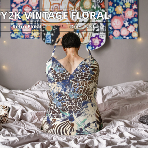 เสื้อกล้ามผู้หญิงลายดอกไม้สไตล์วินเทจ Y2K ผ้าถักริบบิ้นระบายอากาศเป็นมิตรกับสิ่งแวดล้อม ดีไซน์เซ็กซี่โชว์หลัง ไร้แขน ตัดเย็บด้านหน้าพร้อมโลโก้ - Product Image 2
