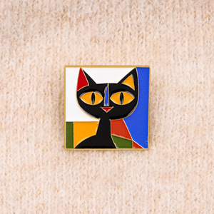 Pin de solapa de esmalte de gato negro abstracto cubista, broche de arte moderno con diseño geométrico cuadrado y bloques de color, para amantes del arte y regalos - Product Image 6