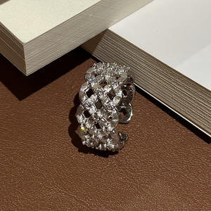 Bague ajustable en argent pur S925, design vintage de niche, rétro, élégante, tempérament, incrustation en forme de chiffre - Product Image 1