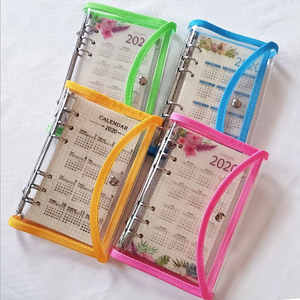 कस्टम पीवीसी स्पष्ट A6 बांधने की मशीन जर्नल नोटबुक व्यक्तिगत गिरा हुआ पत्ता 2022 योजनाकार 6 अंगूठी बजट बांधने की मशीन - Product Image 4