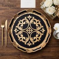 Assiette de présentation réutilisable en plastique bicolore noir et or, motif floral sculpté, pour décoration de table de luxe