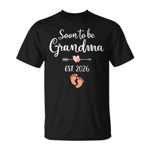 Pronto seré abuela 2026 Camiseta Est. Camiseta de Manga Corta con Cuello Redondo para Mujer, Diseño de Pies de Bebé 2026, Impresión Digital Familiar - Product Image 2
