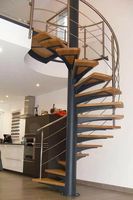 Escalier de villa moderne en acier inoxydable, escamotable, à spirale, monté latéralement, pratique et élégant, pour usage domestique