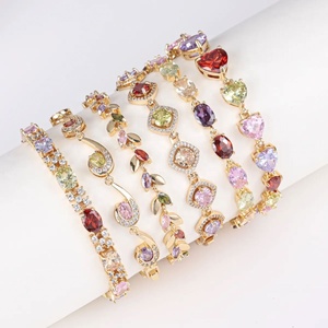 ZYO ขายส่งกำไลข้อมือทอง 18K ชุบทองประดับเพชรคิวบิกเซอร์โคเนีย ทำจากทองเหลือง สำหรับผู้หญิง เครื่องประดับแฟชั่น กำไลเพชร CZ แบบกำหนดเองสำหรับผู้หญิง - Product Image 1