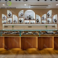 Goldrahmen Edelstahl-Schmuckvitrine Luxuriöse LED-Glas-Ausstellungsvitrine für Hochwertige Schmuckboutiquen