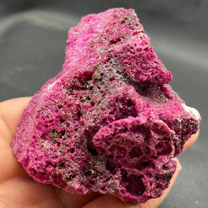 Venta al por mayor de piedras de rubí crudas naturales de alta calidad, tendencia de moda ideal para decoración del hogar única y regalos navideños. - Product Image 1