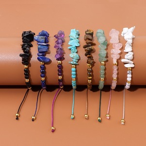 Usine En Gros À La Main Cristal De Guérison Boho 5-8mm Améthyste Turquoise Rose Quartz Pierre Chips Gravier <span class=keywords><strong>avec</strong></span> <span class=keywords><strong>Bracelet</strong></span> De Perles D'or - Product Image 1