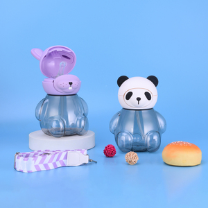 Bouteille d'eau pour enfants 1150 ml avec personnage mignon, sans BPA, en PC, avec paille et sangle de transport, personnalisable, OEM ODM, pour fêtes - Product Image 1