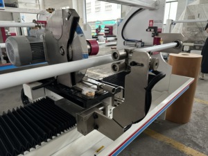Machine de découpe de rouleau automatique à arbre unique FCC/<span class=keywords><strong>Film</strong></span> protecteur de coupe à lame droite/Coupe-<span class=keywords><strong>film</strong></span> - Product Image 5