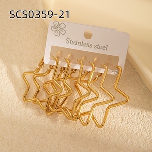 <span class=keywords><strong>Set</strong></span> di 3 Paia di <span class=keywords><strong>Orecchini</strong></span> <span class=keywords><strong>a</strong></span> <span class=keywords><strong>Cerchio</strong></span> di Lusso Leggero in Acciaio Inossidabile Dorato con Zirconi per Donna - Product Image 5