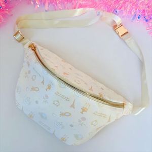 กระเป๋าคาดเอวไนลอนขนาดใหญ่พิเศษสำหรับผู้หญิง ยี่ห้อ Keymay ลายการ์ตูน พิมพ์ลายสำหรับเล่นกีฬา เดินทาง มีซิป สายสะพายยาว กันน้ำ พกพาสะดวก - Product Image 1