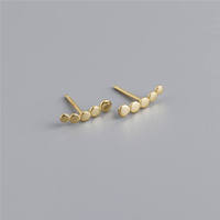 Mini boucles d'oreilles exquises en argent sterling 925 plaqué or 18 carats, 4 petites perles rondes, boucles d'oreilles fines pour femmes