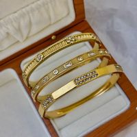 Pulsera de Acero Inoxidable de Alta Gama con Incrustaciones de Diamantes y Perlas, Estilo Europeo Americano, Fundición a Presión, Resistente al Agua y Sin Decoloración, Oro de 18K