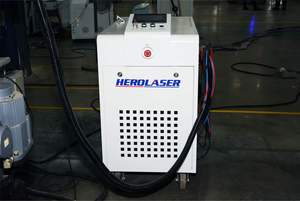 Máquina de Soldadura Láser de Fibra con Brazo Robótico Industrial de 6 Ejes, Herolaser ML-1450 de Alta Potencia, Refrigeración por Agua, Alta Eficiencia - Product Image 5
